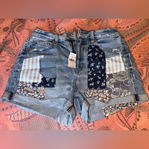 American Eagle Patchwork design jean shorts. size 8 mom short